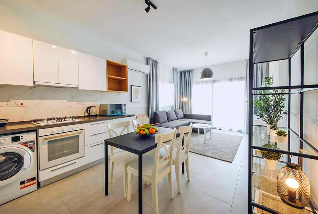 słoneczny salon w ekskluzywnym apartamencie do sprzedaży Cypr (Iskele)