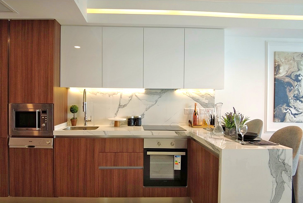 oryginalne oświetlenie w kuchni luksusowego apartamentu na sprzedaż Cypr (Iskele)