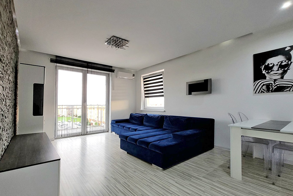 słoneczny salon w luksusowym apartamencie do sprzedaży Kalisz