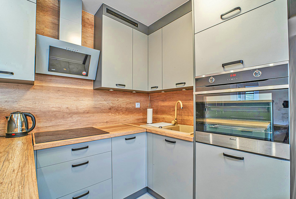 zabudowana kuchnia w luksusowym apartamencie do wynajmu Bolesławiec