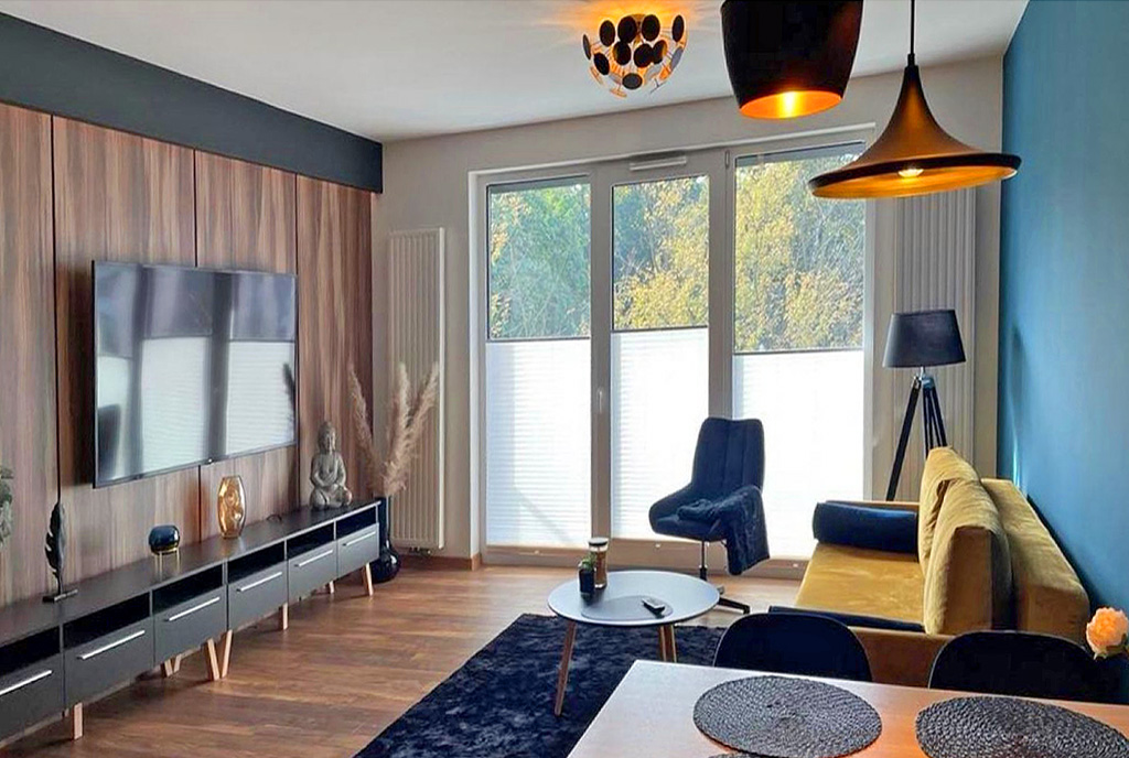 słoneczny salon w ekskluzywnym apartamencie do wynajęcia Łódź