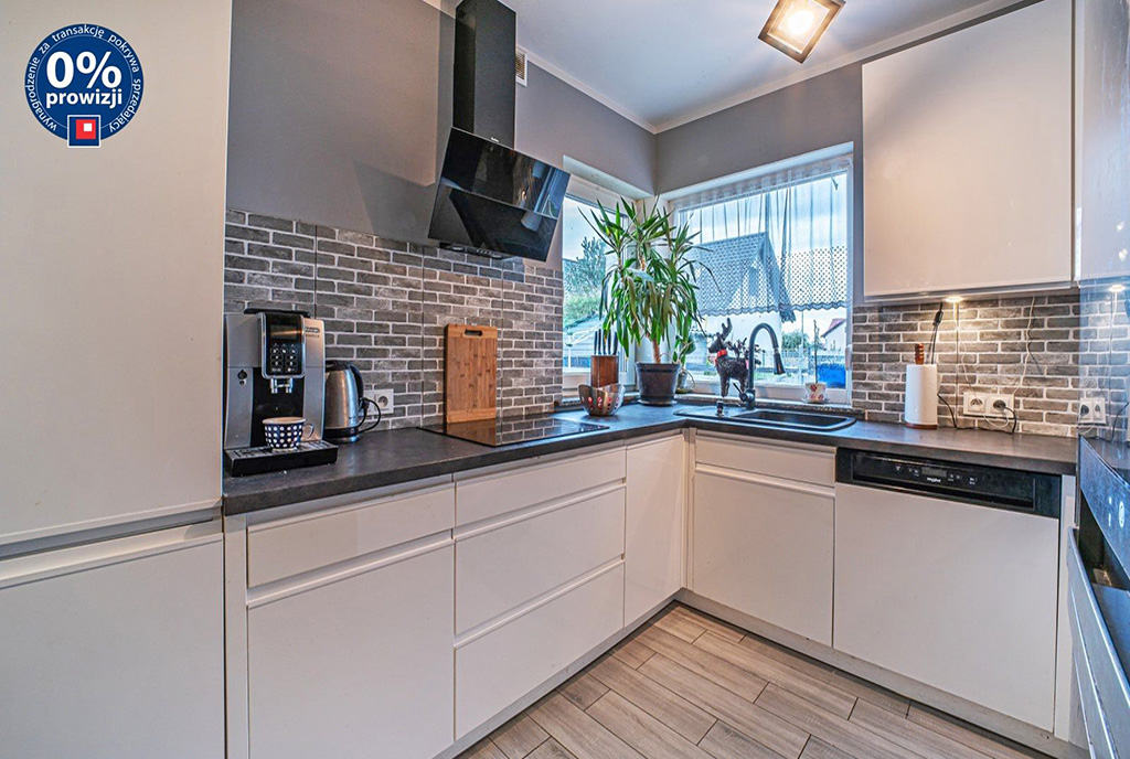 zaprojektowana w nowoczesnym stylu kuchnia w ekskluzywnym apartamencie na sprzedaż Bolesławiec (okolice)