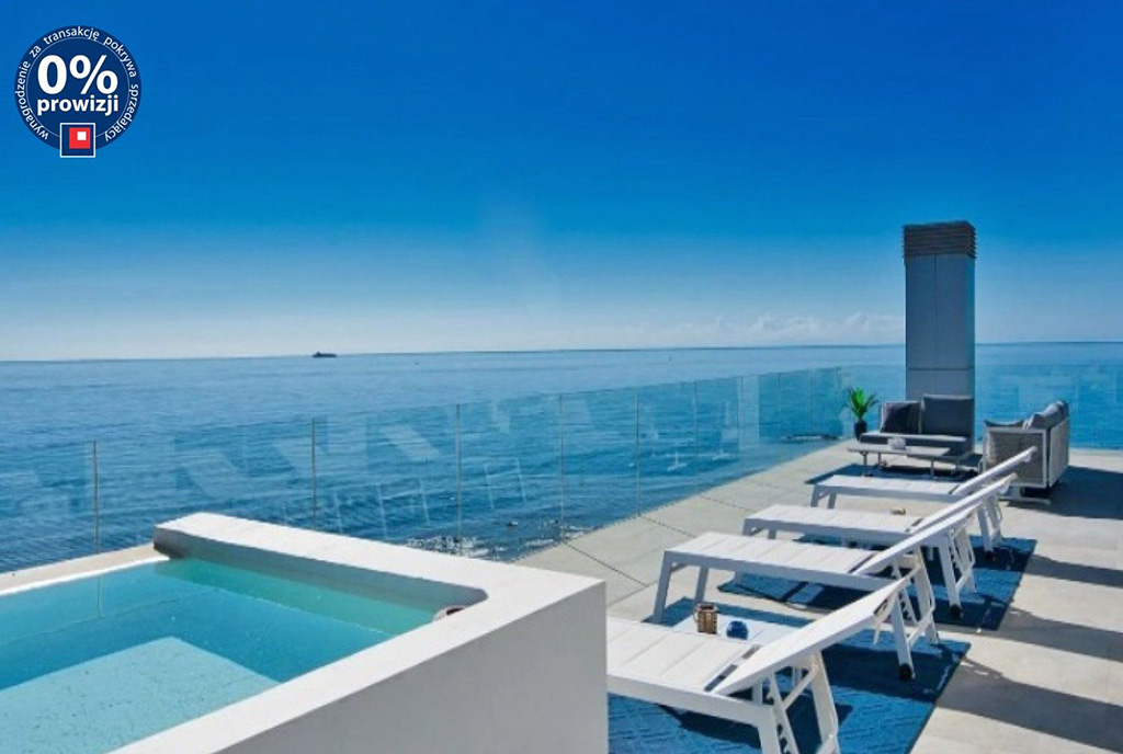 znajdujący się na dachu taras przy ekskluzywnym apartamencie na sprzedaż Hiszpania (Mijas Costa)
