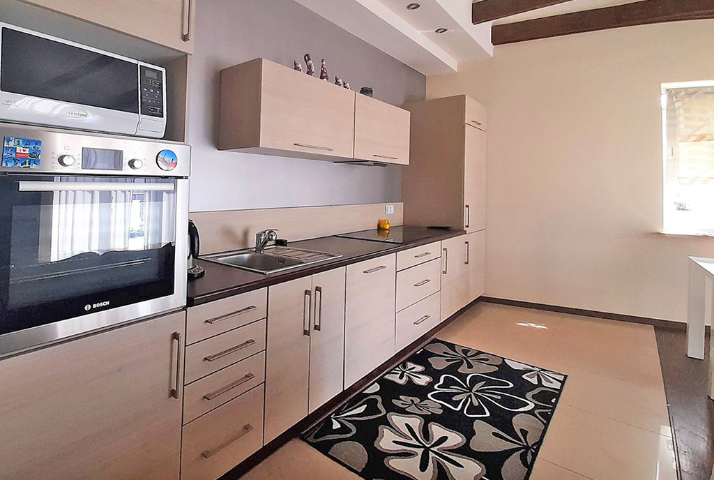 praktycznie zaaranżowana kuchnia w luksusowym apartamencie na sprzedaż Legnica (okolice)