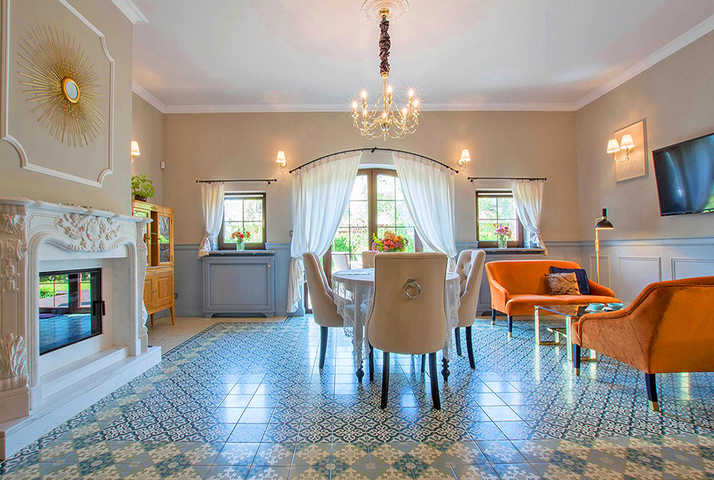 słoneczny pokój gościnny w ekskluzywnym apartamencie na sprzedaż