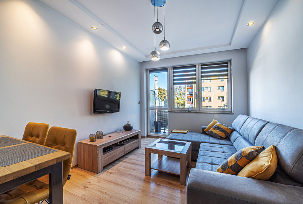 elegancki salon w ekskluzywnym apartamencie do wynajęcia Bolesławiec