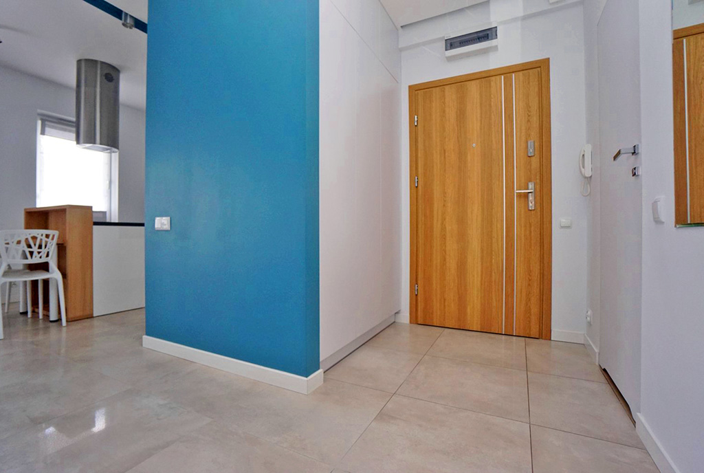 fragment holu w ekskluzywnym apartamencie na wynajem Piotrków Trybunalski
