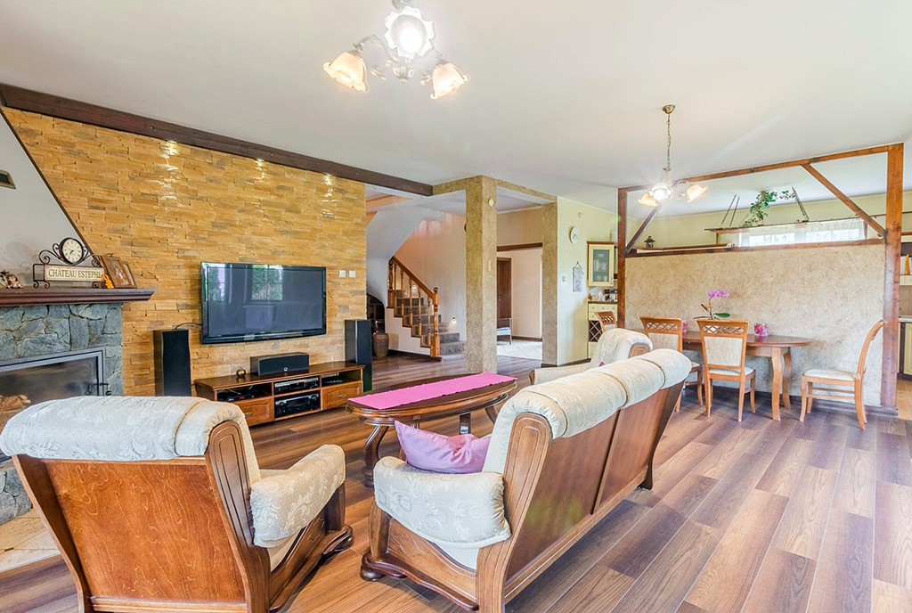 stylowy pokój dzienny w ekskluzywnej willi do sprzedaży Gdańsk (okolice)