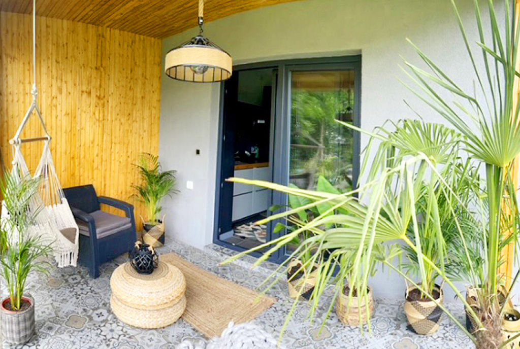 słoneczny taras przy luksusowej willi na sprzedaż Gdynia