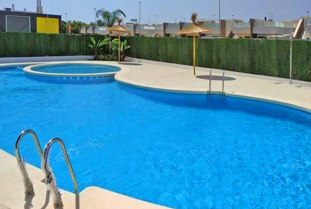 przepiękny basen przy ekskluzywnej willi do sprzedaży Hiszpania (San Pedro del Pinatar)