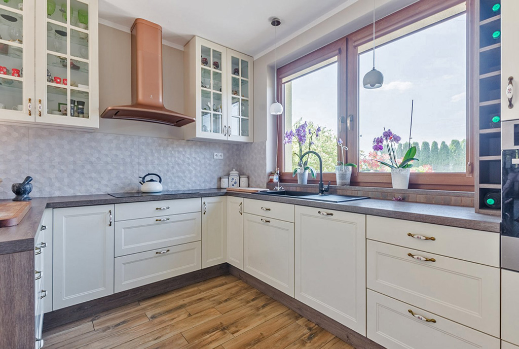 praktycznie zaaranzowana kuchnia w luksusowej willi na sprzsedaż Gdańsk (okolice)