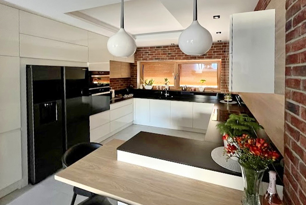 funkcjonalnie zaaranżowana kuchnia w luksusowej willi do sprzedaży Tczew (okolice)