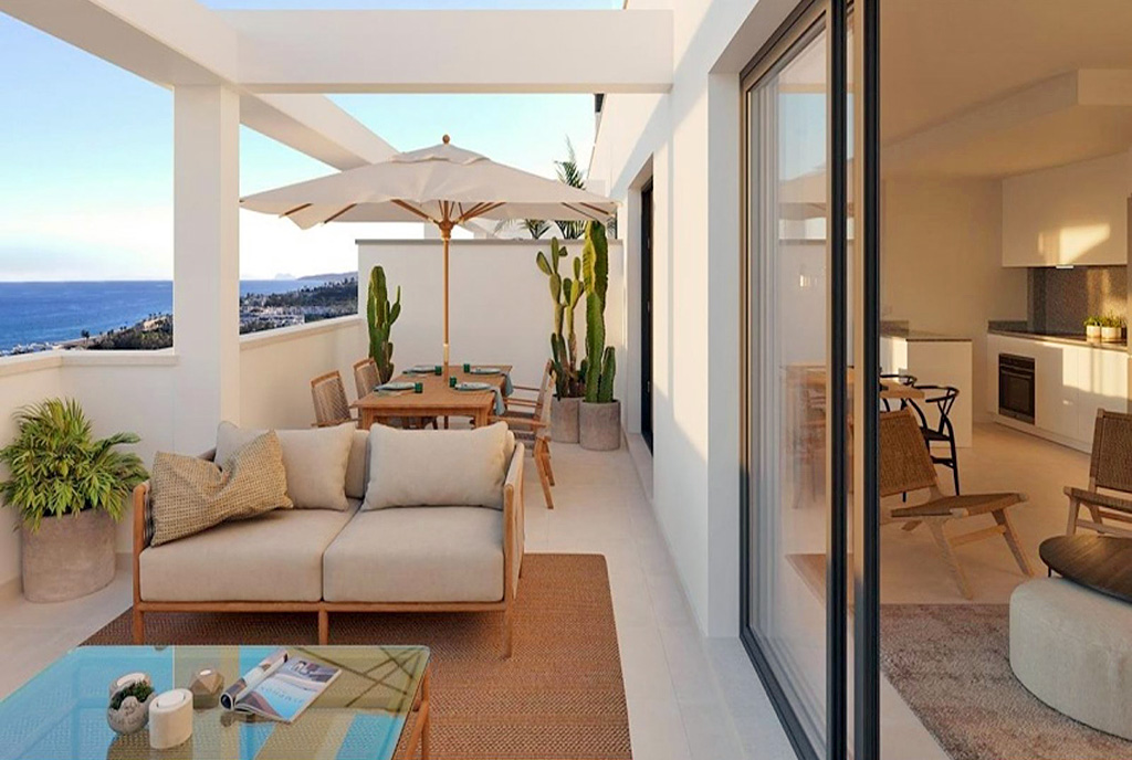 słoneczny taras przy ekskluzywnym apartamencie do sprzedaży Hiszpania (Estepona)