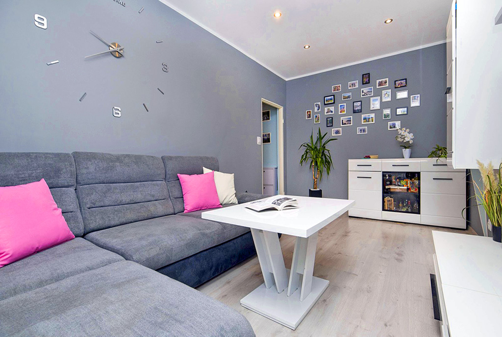 przeciwległa strona salonu w luksusowym apartamencie do sprzedaży Katowice (okolice)