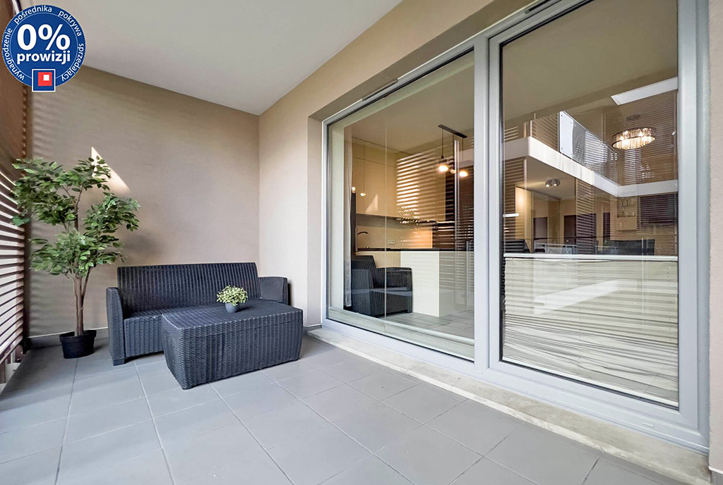 słoneczny balkon przy luksusowym apartamencie do sprzedaży Katowice