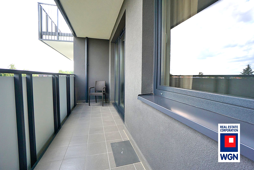 słoneczny balkon w luksusowym apartamencie do wynajęcia Konin