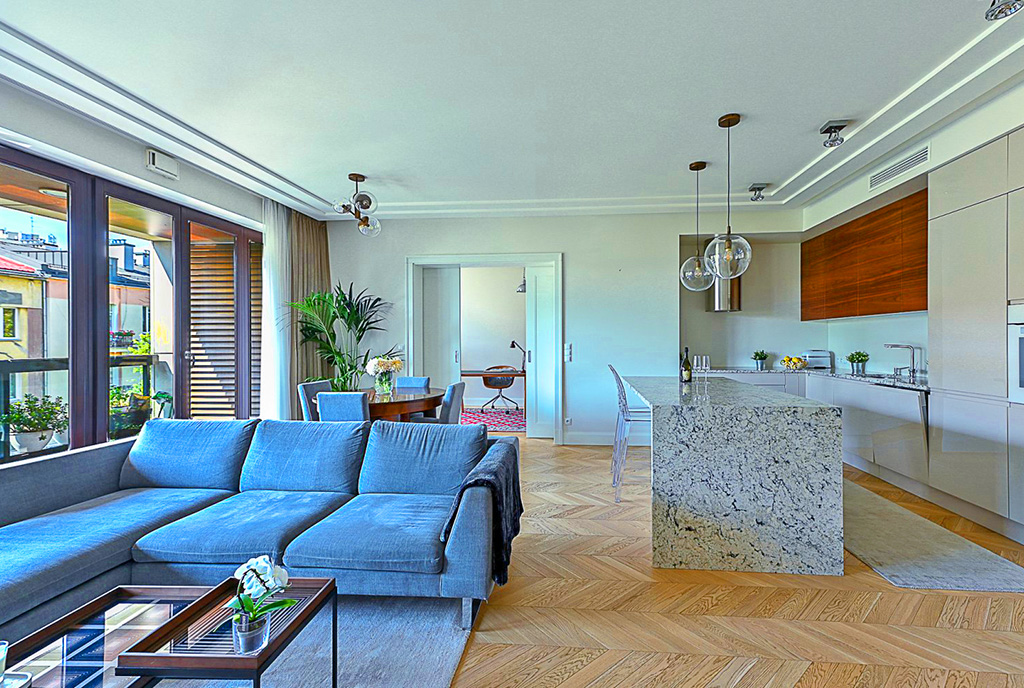 imponujący rozmachem pokój dzienny w luksusowym apartamencie do wynajmu Warszawa