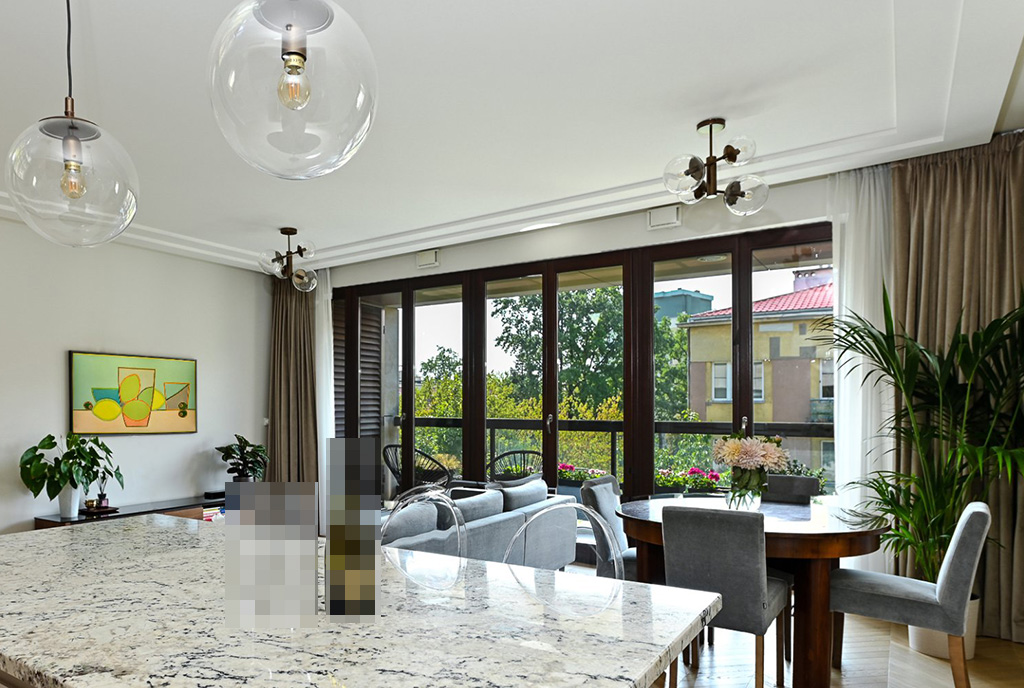 na pierwszym planie salon w ekskluzywnym apartamencie do wynajęcia Warszawa