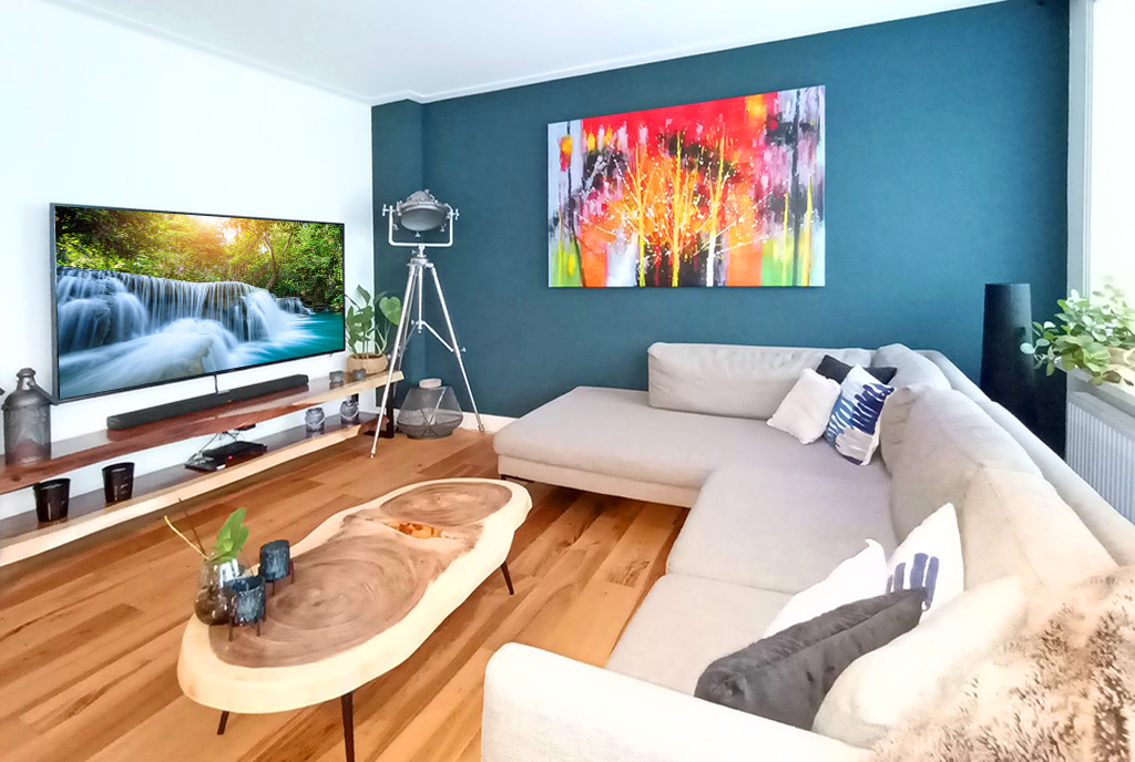 nowoczesna aranżacja salonu w ekskluzywnym apartamencie na sprzedaż Mazury