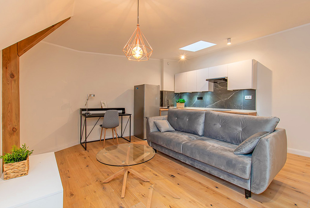 efektowne oświetlenie salonu w ekskluzywnym apartamencie do sprzedaży Poznań