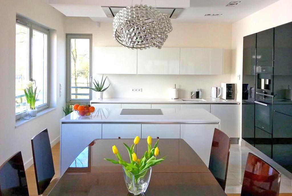 pomysłowo zaprojektowana kuchnia w ekskluzywnym apartamencie do wynajmu Szczecin