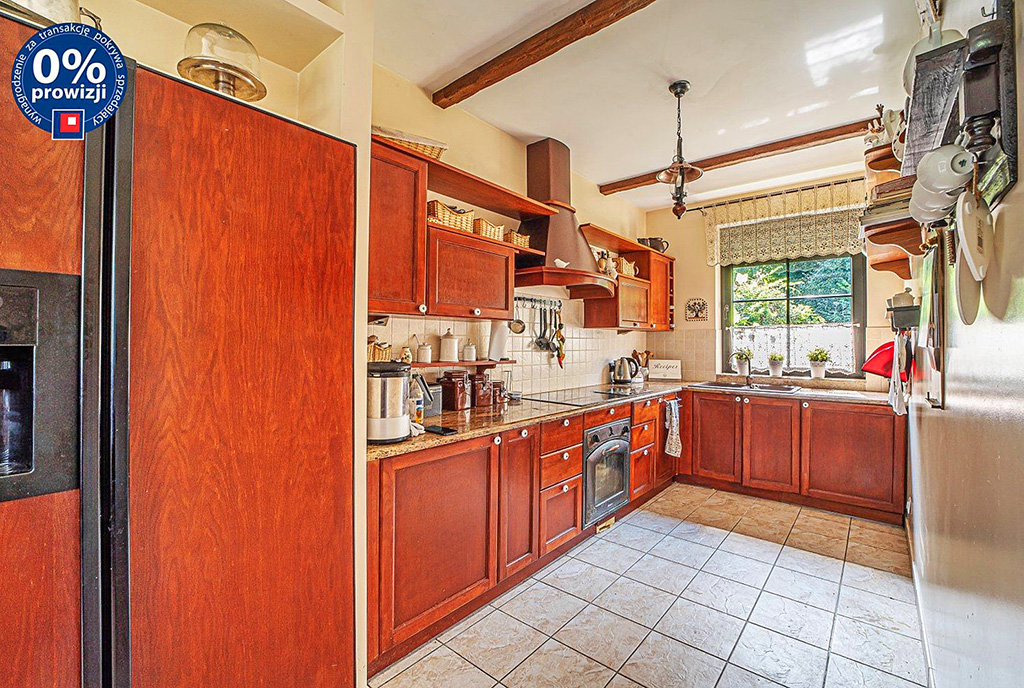 nowocześnie zaaranżowana kuchnia w ekskluzywnej willi do sprzedaży Bolesławiec (okolice)