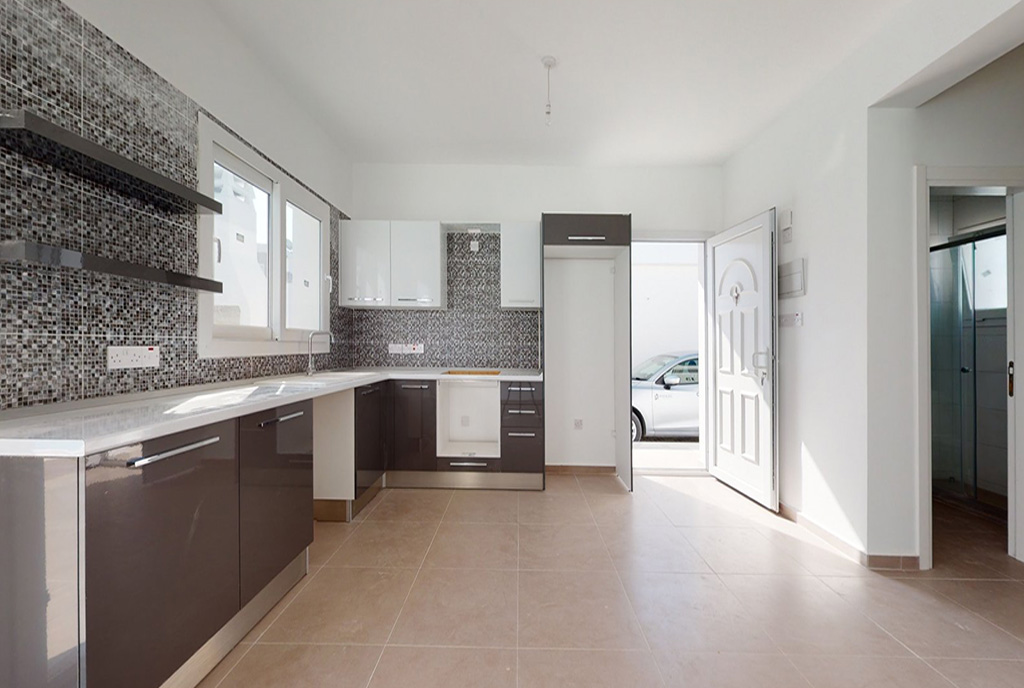 funkcjonalnie zaaranżowana kuchnia w luksusowej willi na sprzedaż Cypr