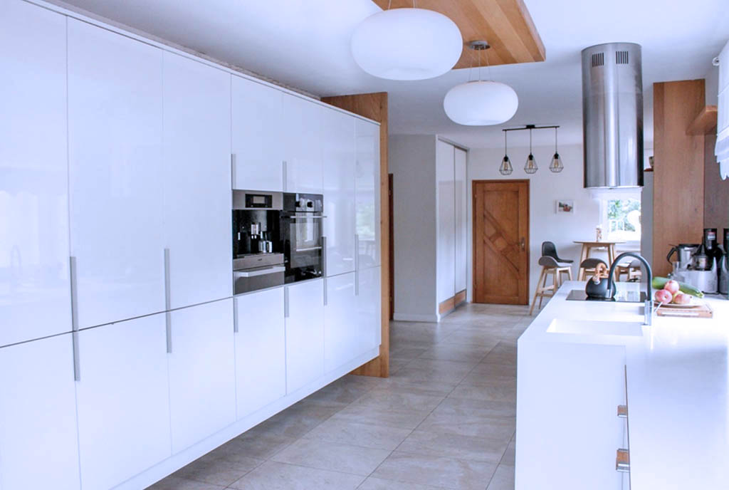 imponująca aranżacja kuchni w ekskluzywnej willi na sprzedaż Kalisz (okolice)