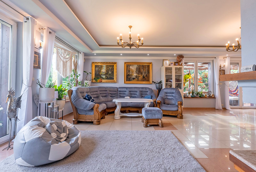 zbliżenie na salon w luksusowej willi na sprzedaż Szczecin