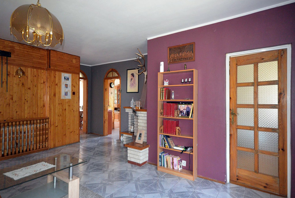 funkcjonalny przedpokój w ekskluzywnej willi na sprzedaż Wieluń