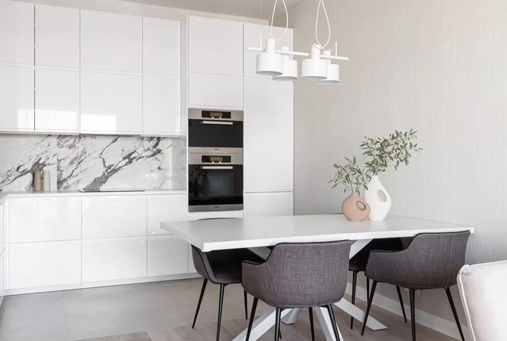 zaprojektowana w modnym stylu kuchnia w luksusowym apartamencie do sprzedaży Gdynia