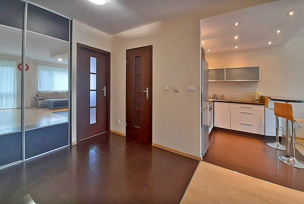 funkcjonalny hol w luksusowym apartamencie na sprzedaż Zielona Góra