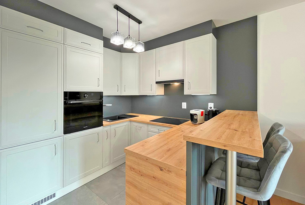 minimalistyczna kuchnia w luksusowym apartamencie na wynajem Szczecin
