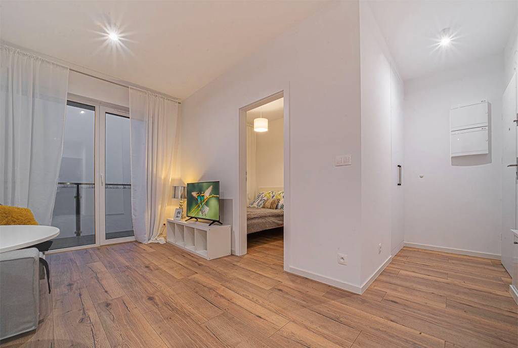 inna perspektywa salonu w luksusowym apartamencie do wynajmu Bolesławiec
