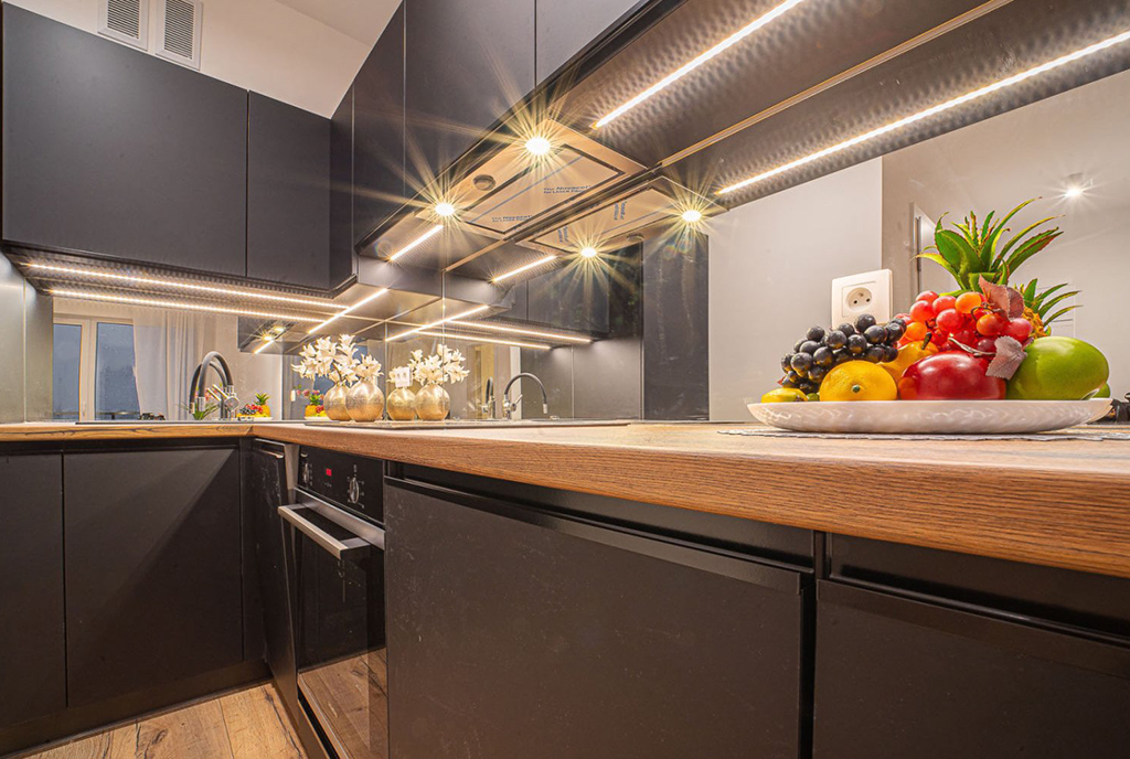 nowoczesna kuchnia w luksusowym apartamencie na wynajem Bolesławiec
