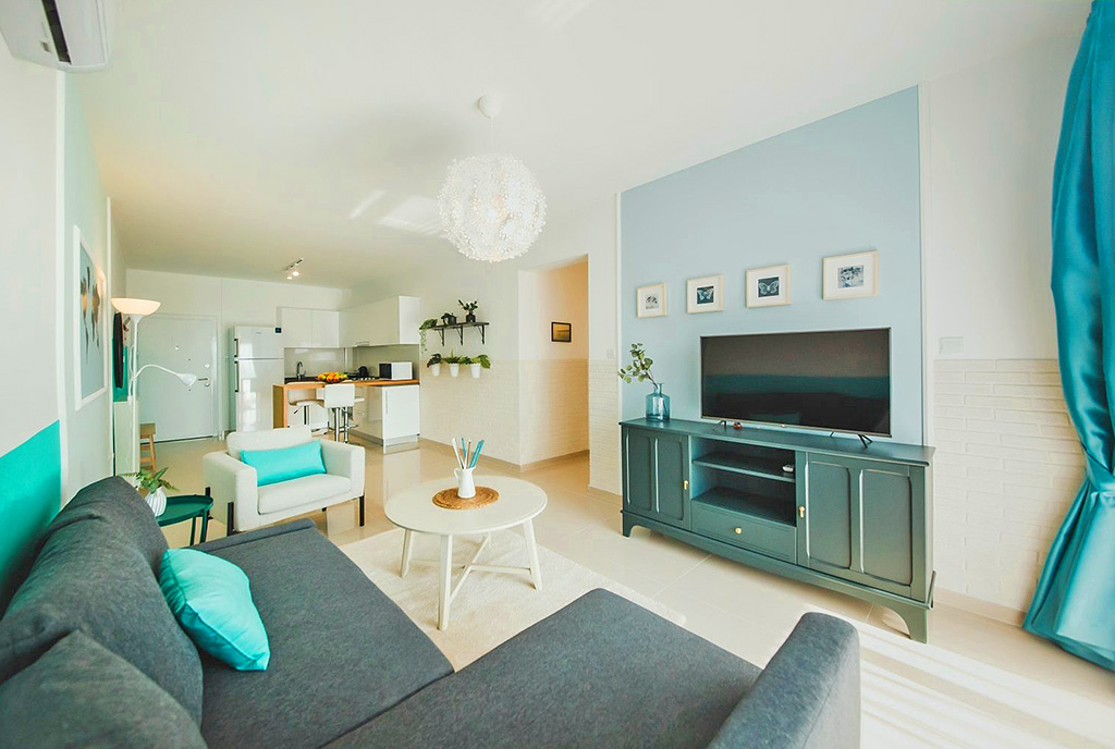 zaprojektowane w śródziemnomorskim designie wnętrze luksusowego apartamentu na sprzedaż Cypr (Iskele)