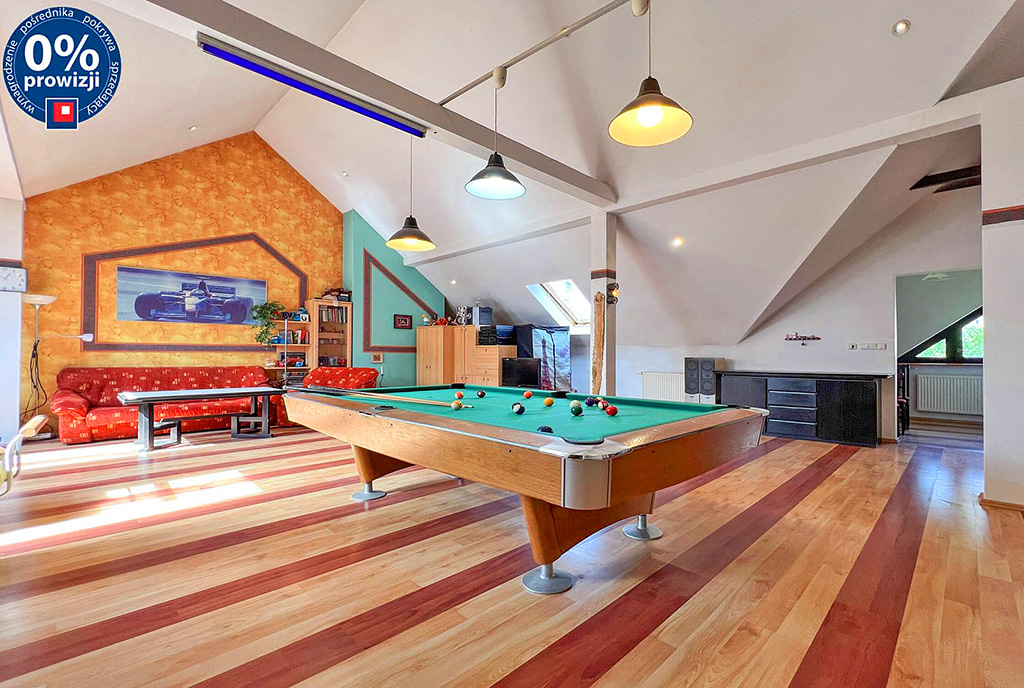 pokój hobby ze stołem do gry w billard w ekskluzywnej willi na sprzedaż Kraków