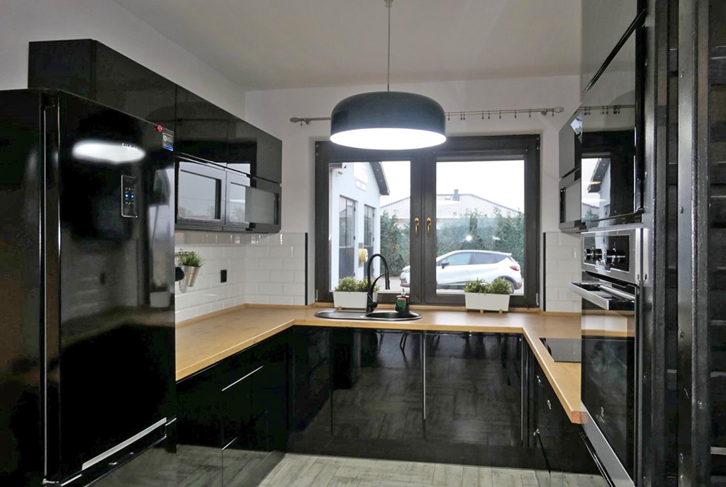 zbliżenie na kuchnię w luksusowej willi d wynajmu Kwidzyn