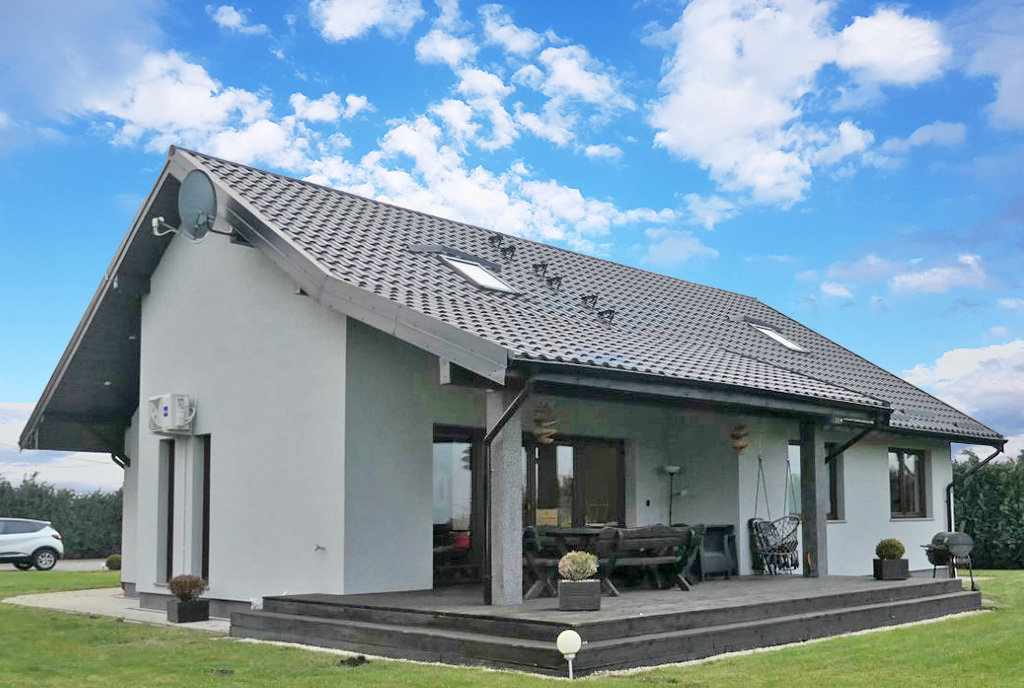 widok od strony tarasu na ekskluzywną willę na wynajem Kwidzyn