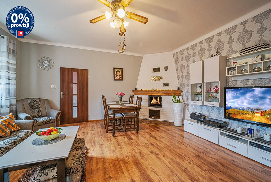 kominek w eleganckim salonie ekskluzywnego apartamentu do sprzedaży Legnica (okolice)