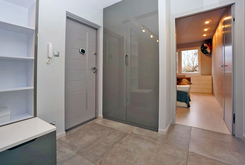 funkcjonalny przedpokój w luksusowym apartamencie na wynajem Piotrków Trybunalski