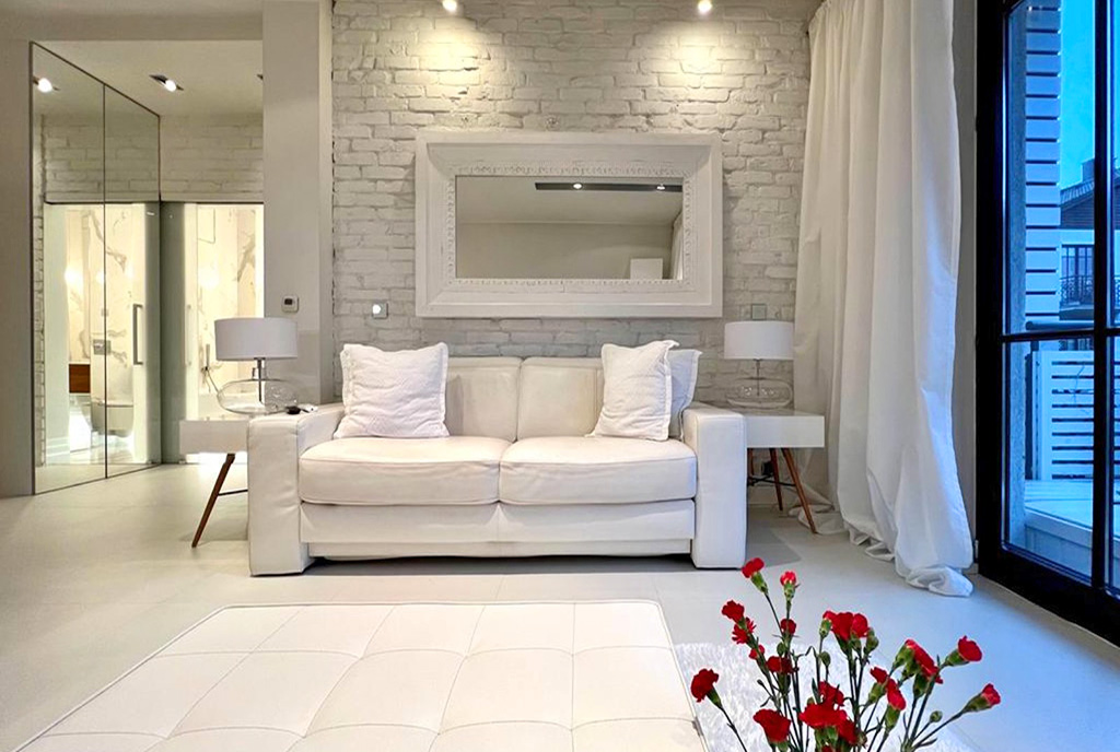 zbliżenie na fragment pokoju gościnnego w ekskluzywnym apartamencie na wynajem Szczecin