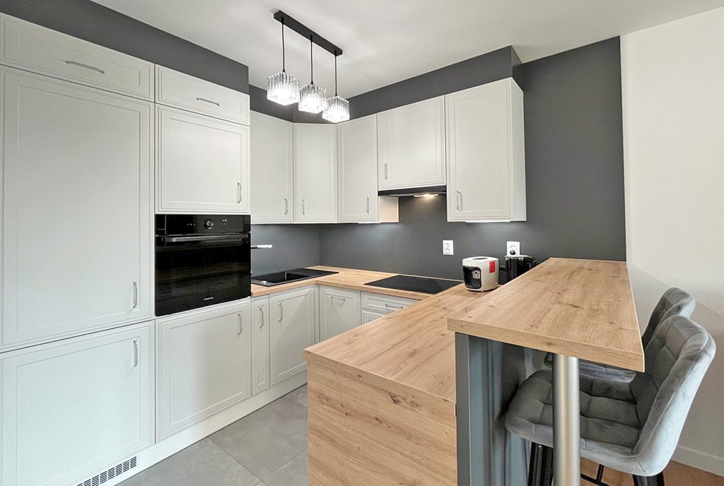 funkcjonalnie zaaranżowana kuchnia w ekskluzywnym apartamencie na wynajem Szczecin