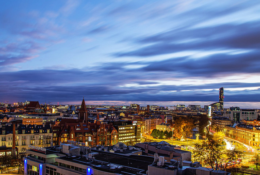 zdjęcie wykonane z tarasu i okien ekskluzywnego apartamentu na wynajem Wrocław