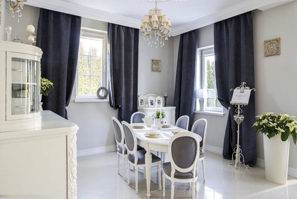 na pierwszym planie jadalnia w ekskluzywnej willi na sprzedaż Rzeszów (okolice)