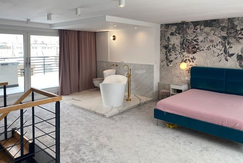 sypialnia połączona z łazienką w luksusowej willi na sprzedaż Gdańsk