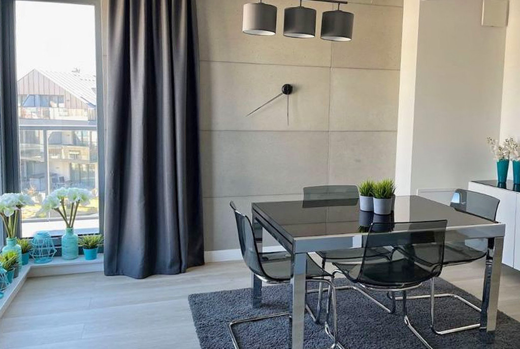 zbliżenie na jadalnię w luksusowej willi na sprzedaż Gdańsk