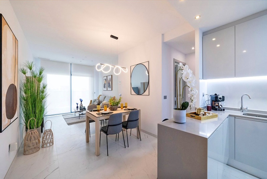 jasny, widny salon w luksusowym apartamencie na sprzedaż Hiszpania (Benidorm, Playa Poniente)