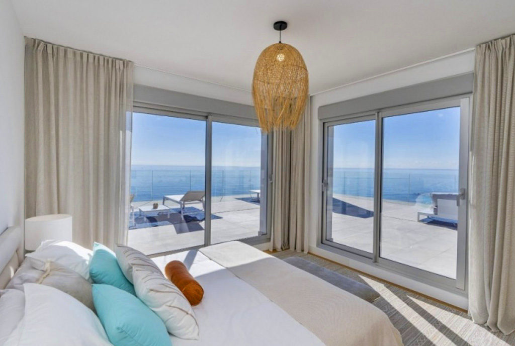 słoneczna sypialnia w luksusowym apartamencie na sprzedaż Hiszpania (Mijas Costa)