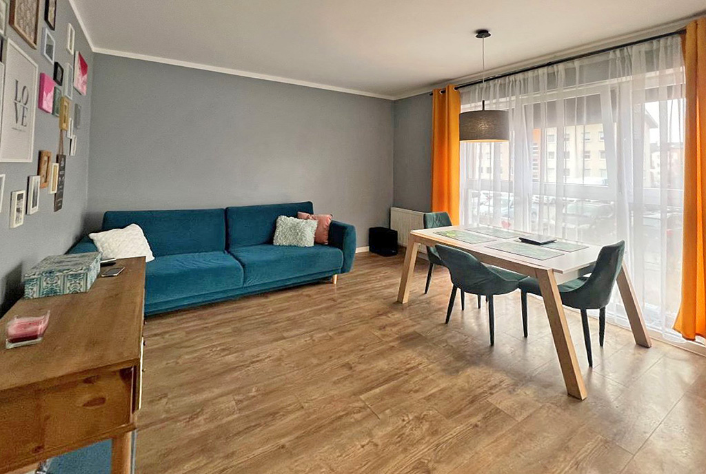 przeciwległa strona salonu w ekskluzywnym apartamencie na sprzedaż Zielona Góra